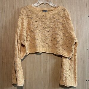 Elegant Cable Knit Sweater in Warm Tan
